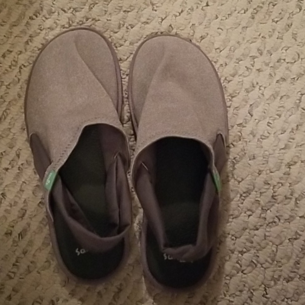 Sanuk gray slides or slippers
